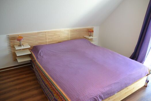 Schlafzimmer II Doppelbettschlafzimmer im Ferienhaus Lüttet Strandhuus in Kalifornien an der Ostsee