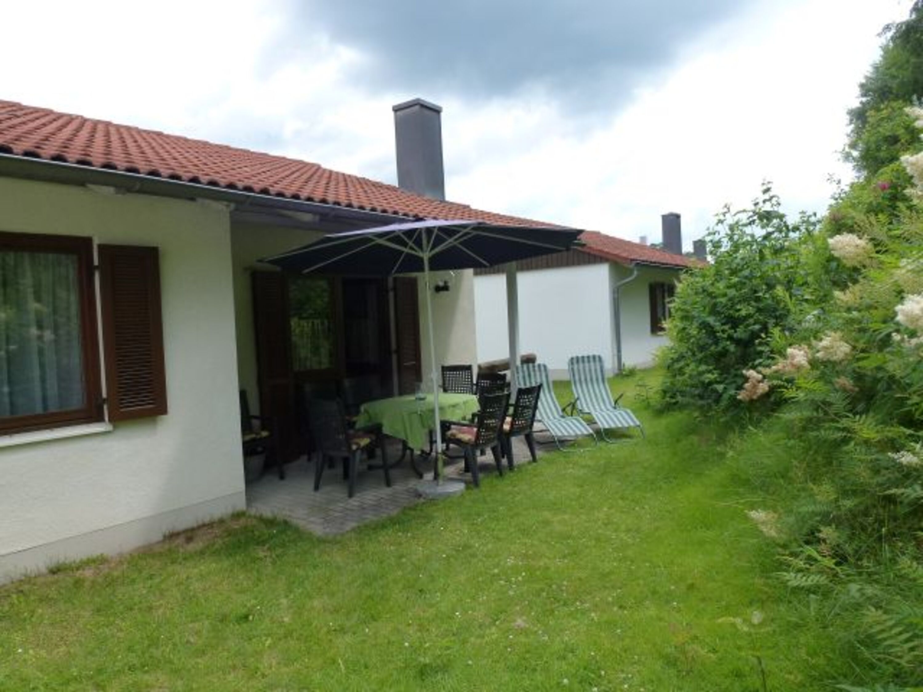 Teilweise überdachter Freisitz
