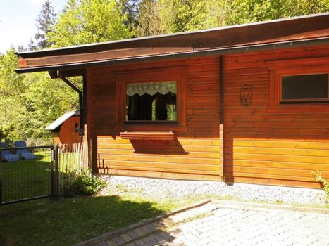 Ihr Parkplatz direkt vor dem Blockhaus