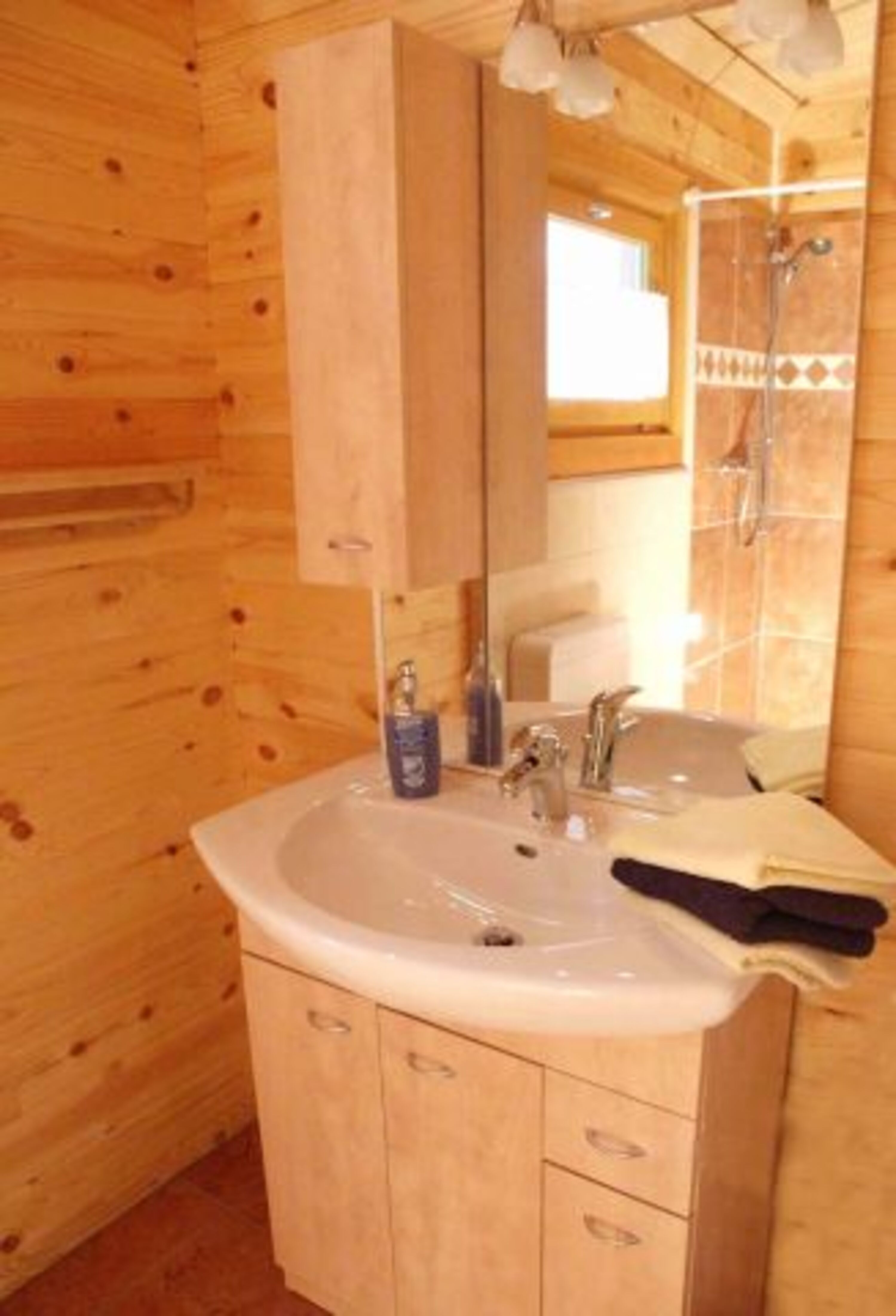 Bad mit Dusche/WC