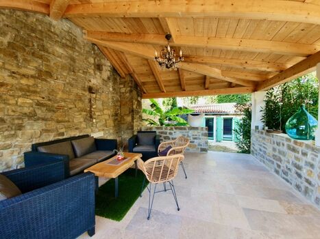 Loggia mit Blick auf Wohnzimmer