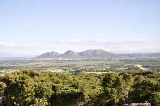 Aussicht zum Berg Montgri 