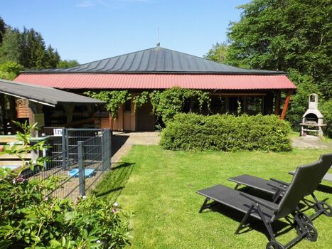 Ruheoase mit Blick auf den Pool