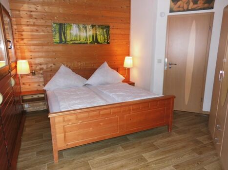Schlafzimmer mit 1,80 mtr. breiten Doppelbett