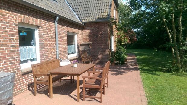 Sitzecke mit Grill,direkt vor dem Küchenfenster