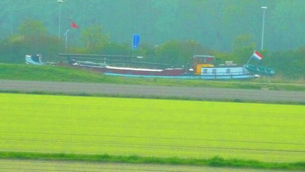 Bei uns fahren die Schiffe durch die Felder....Vom Haus aus zu besichtigen