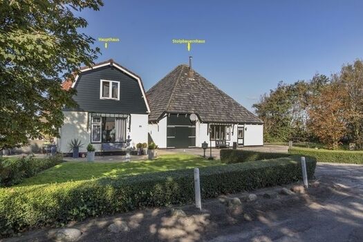 100 Jahre alte Stolpboerderij rechtes Haus