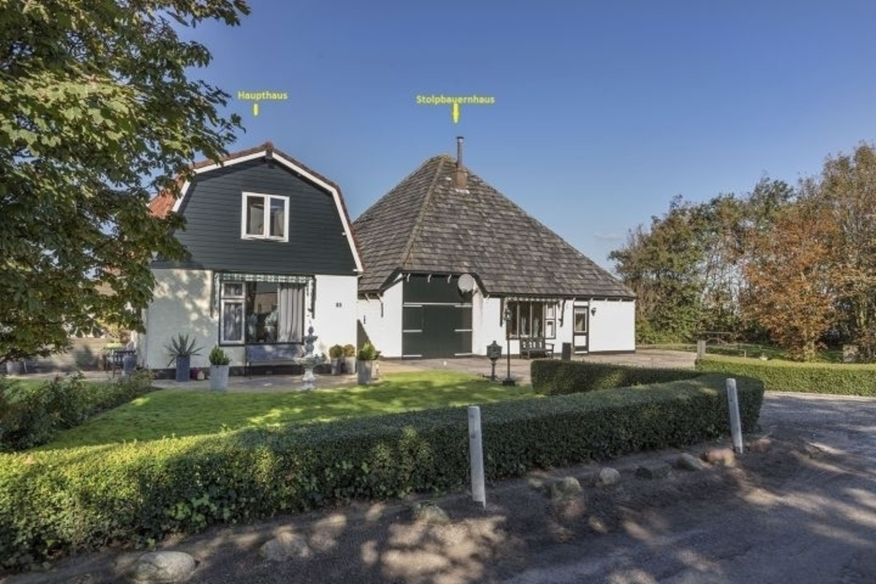 100 Jahre alte Stolpboerderij rechtes Haus