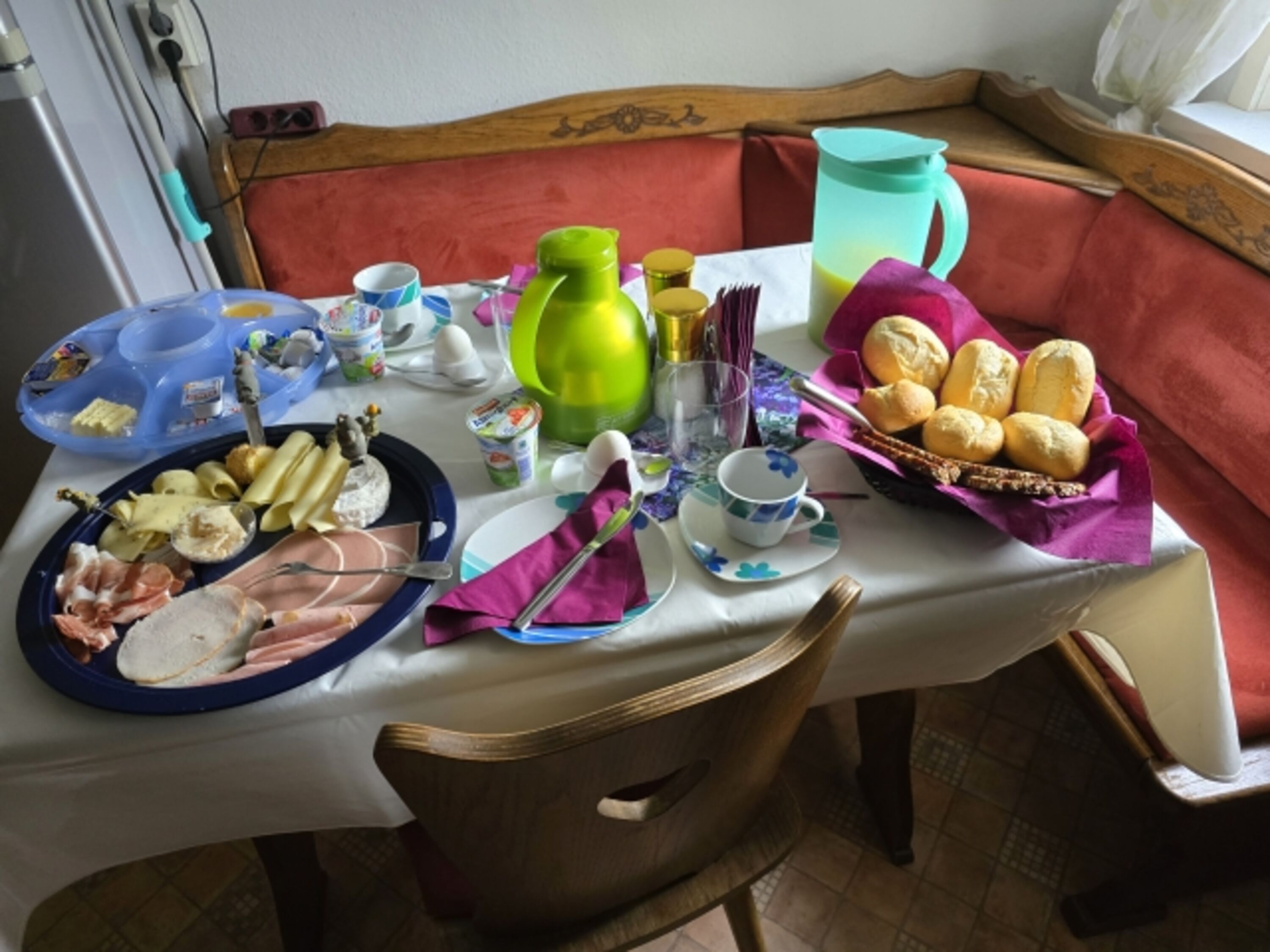 Unser Frühstück wird ihnen in der FEWO nach Ihrer Zeitvorgabe serviert. 