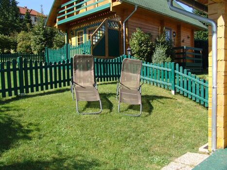 kleiner eingezäunter Garten