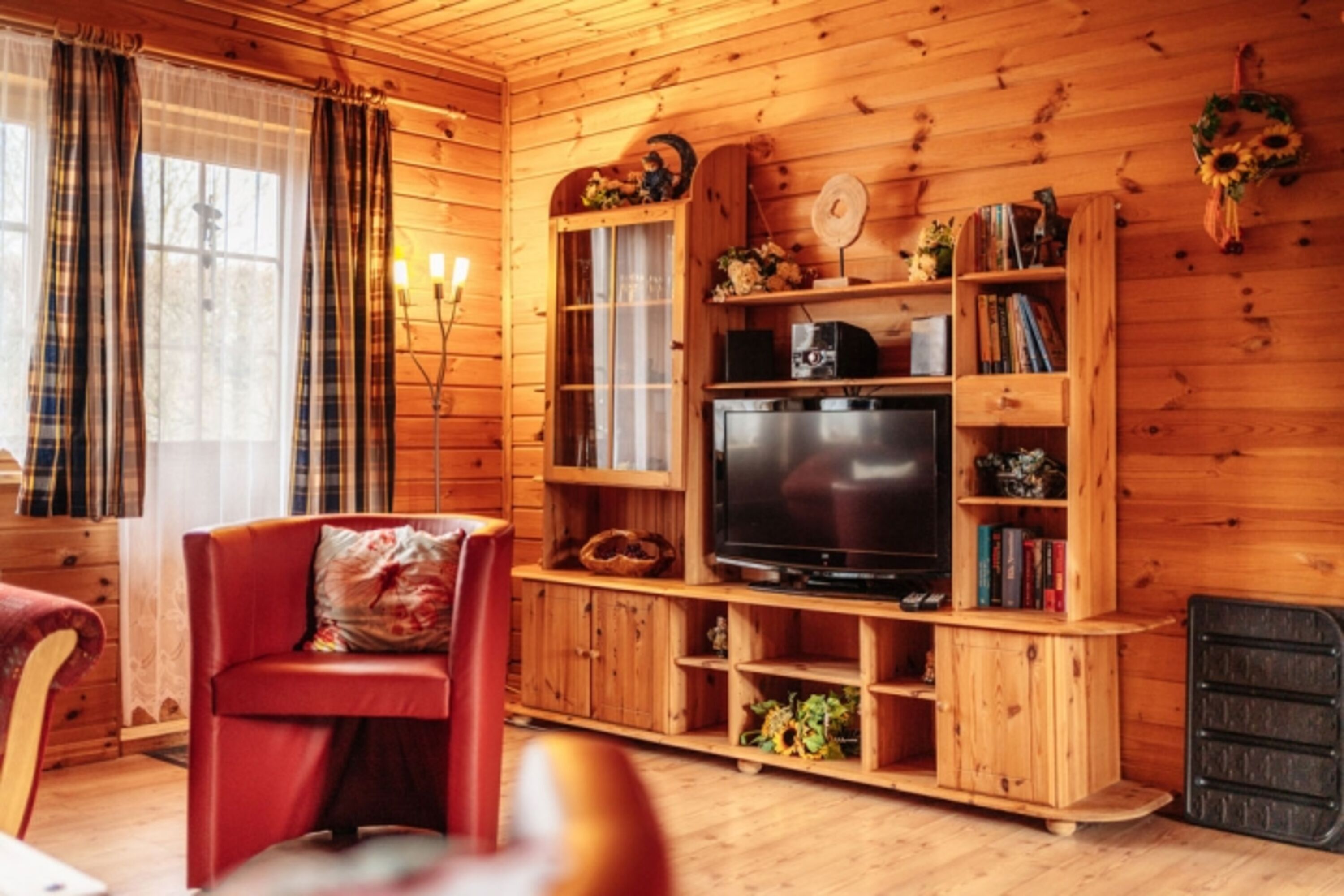 Wohnzimmer mit Zugang zum Garten