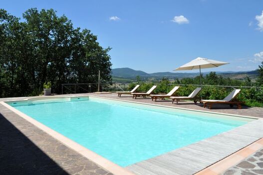  Freistehendes Natursteinhaus für 8 Personen mit Pool, Kami ...