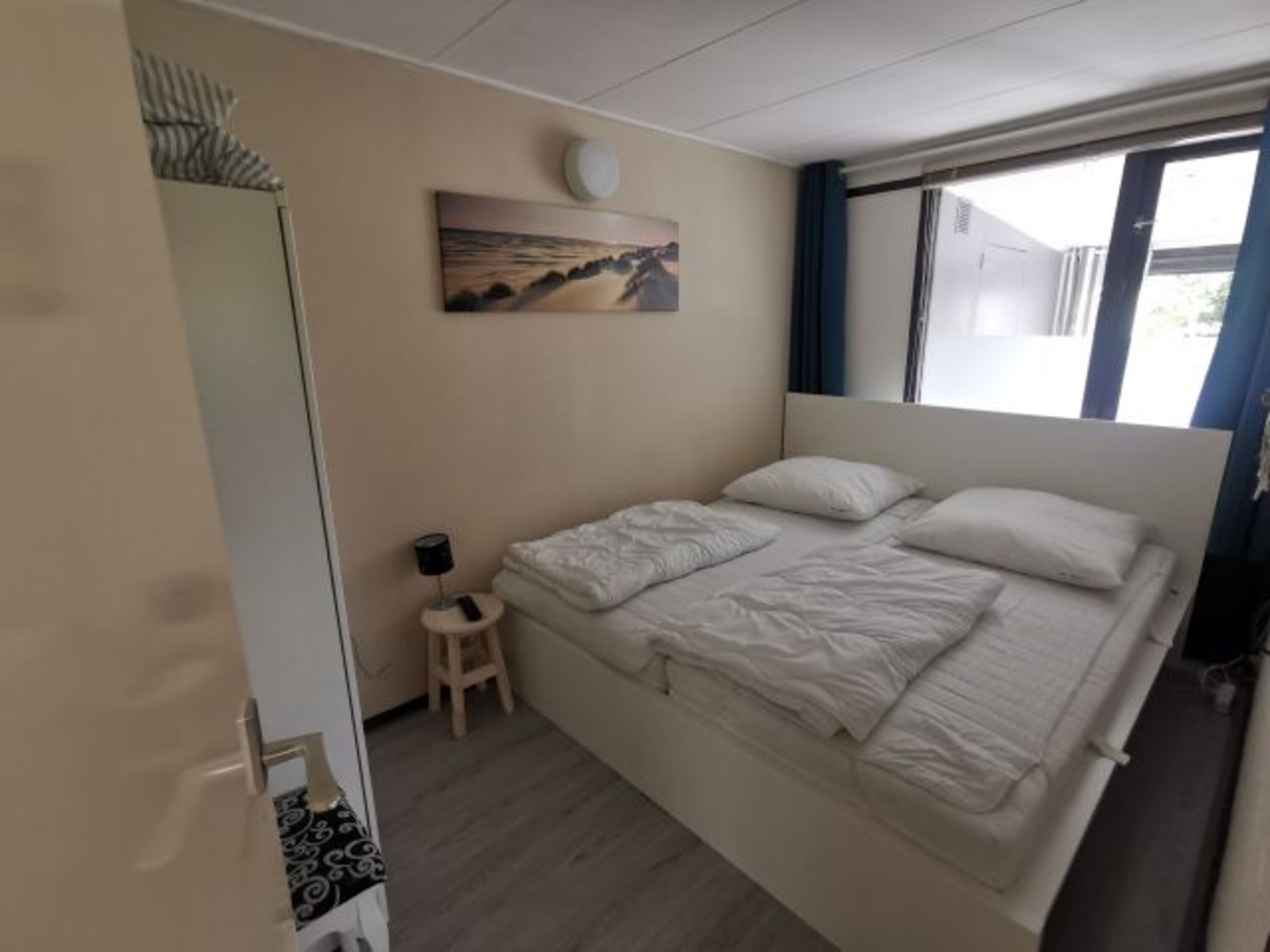 Schlafzimmer EG mit Bett1,80x2m TV mit deutschen Sendern