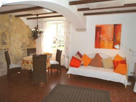 Wohn-/Esszimmer von La Rostane