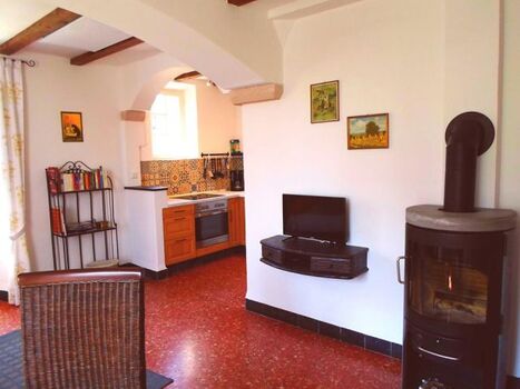 Wohnbereich / Essbereich mit Blick in die Küche