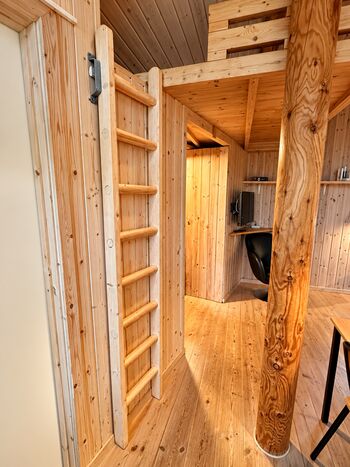 Aufstieg in das Hochbett