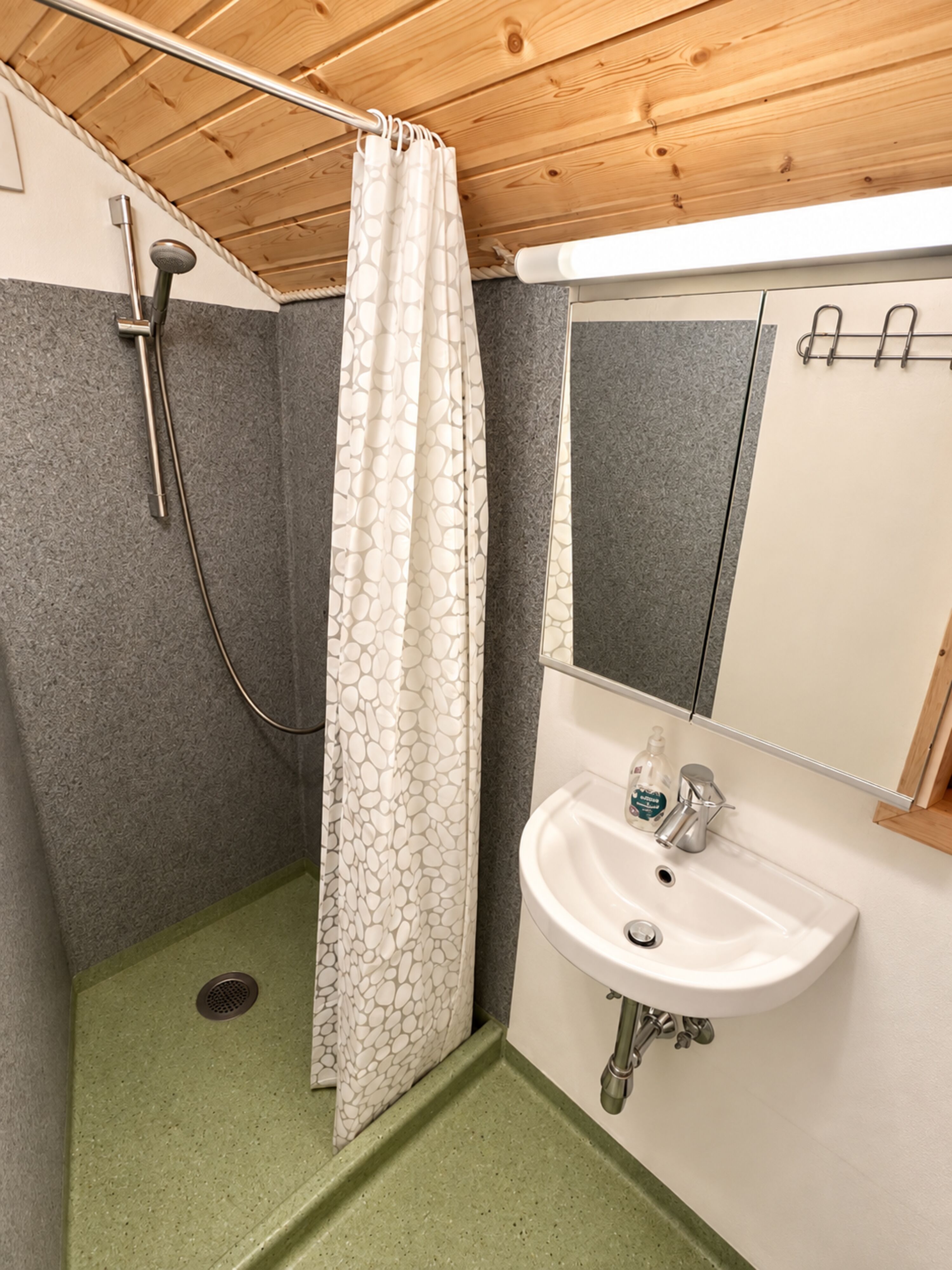 Bad mit Dusche