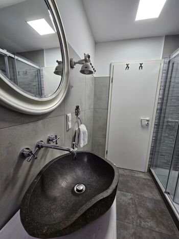 Flussstein Waschbecken