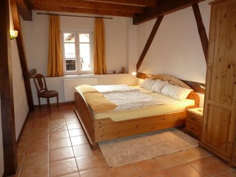 Großes Schlafzimmer