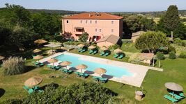 ErdgeschossFerienwohnung + Garten + Pool, Strandnaeh