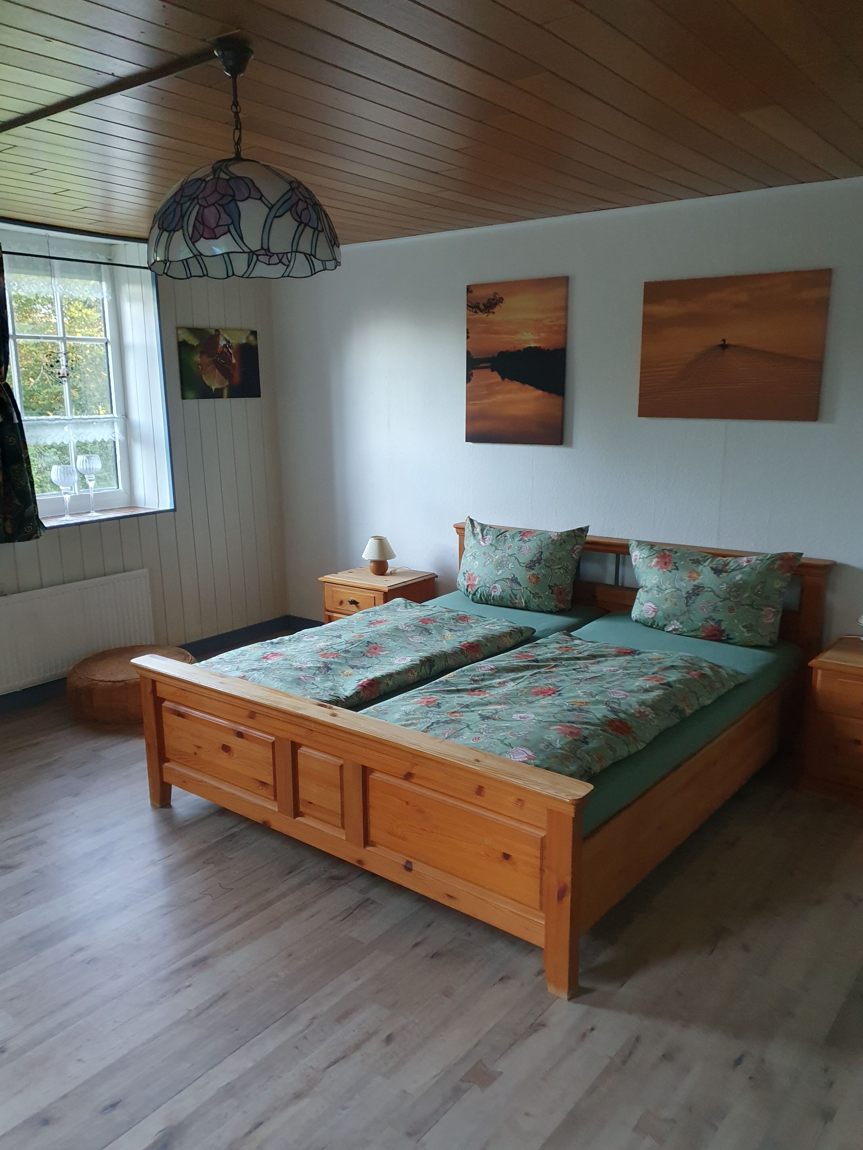 Schlafbereich mit Doppelbett (1,80 × 2,00)