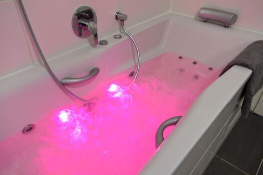Unser Whirlpool mit Farbtherapie
