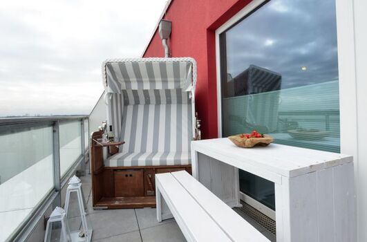 Wohlfühlen auf der Dachterrasse im Strandkorb 