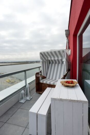 Wohlfühlen auf der Dachterrasse im Strandkorb 