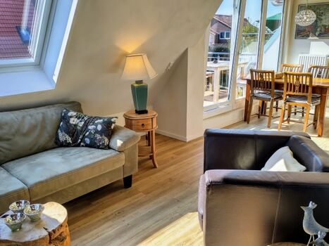 Blick vom Wohn- in den Essbereicch