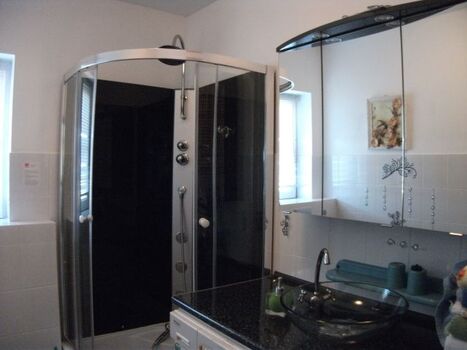 Dusche im Badezimmer EG