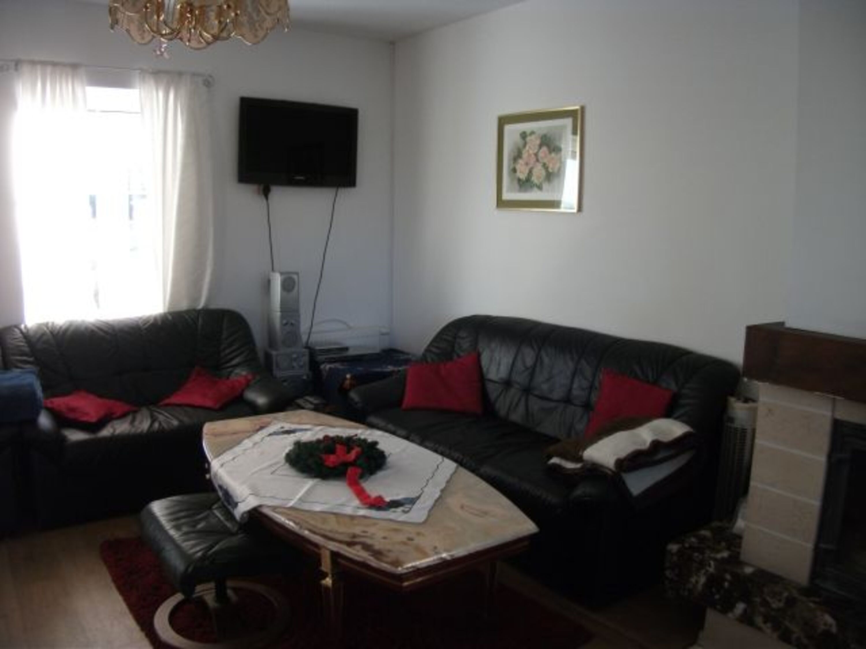 Wohnzimmer mit Freizeitecke und TV