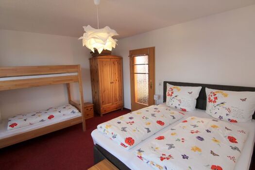 Großes Schlafzimmer