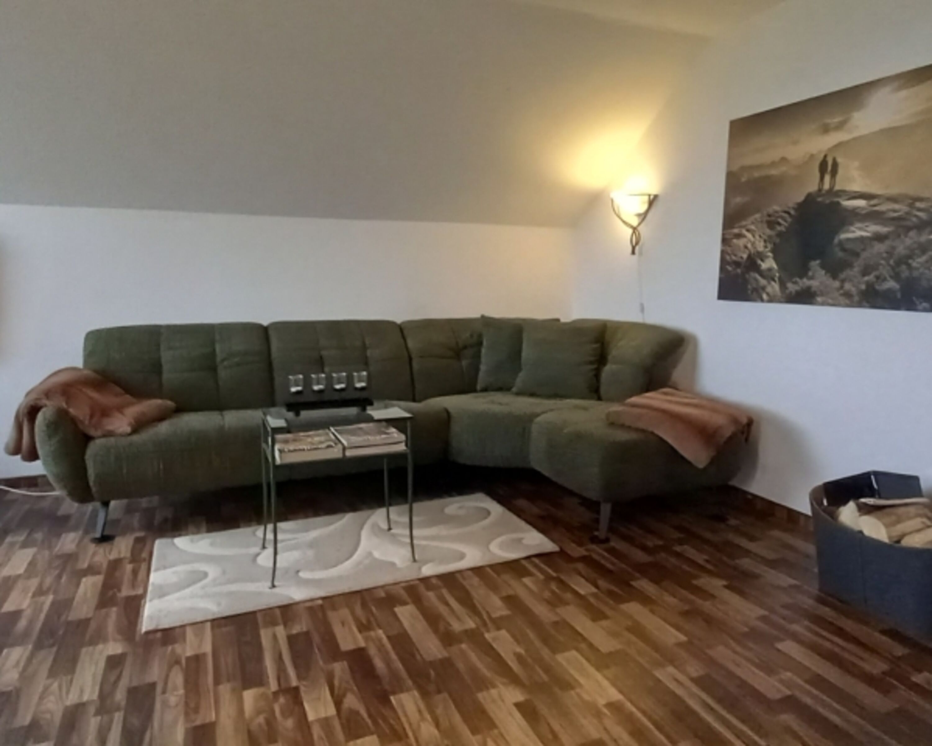 Bequeme Kuschelcouch im Wohnzimmer