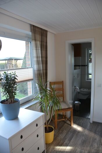 Schlafzimmer mit Eingang in Bad