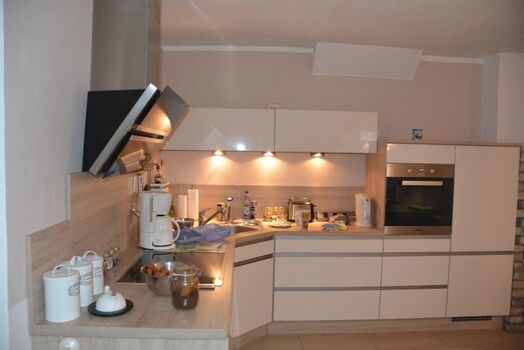 komplett ausgestattete Küche