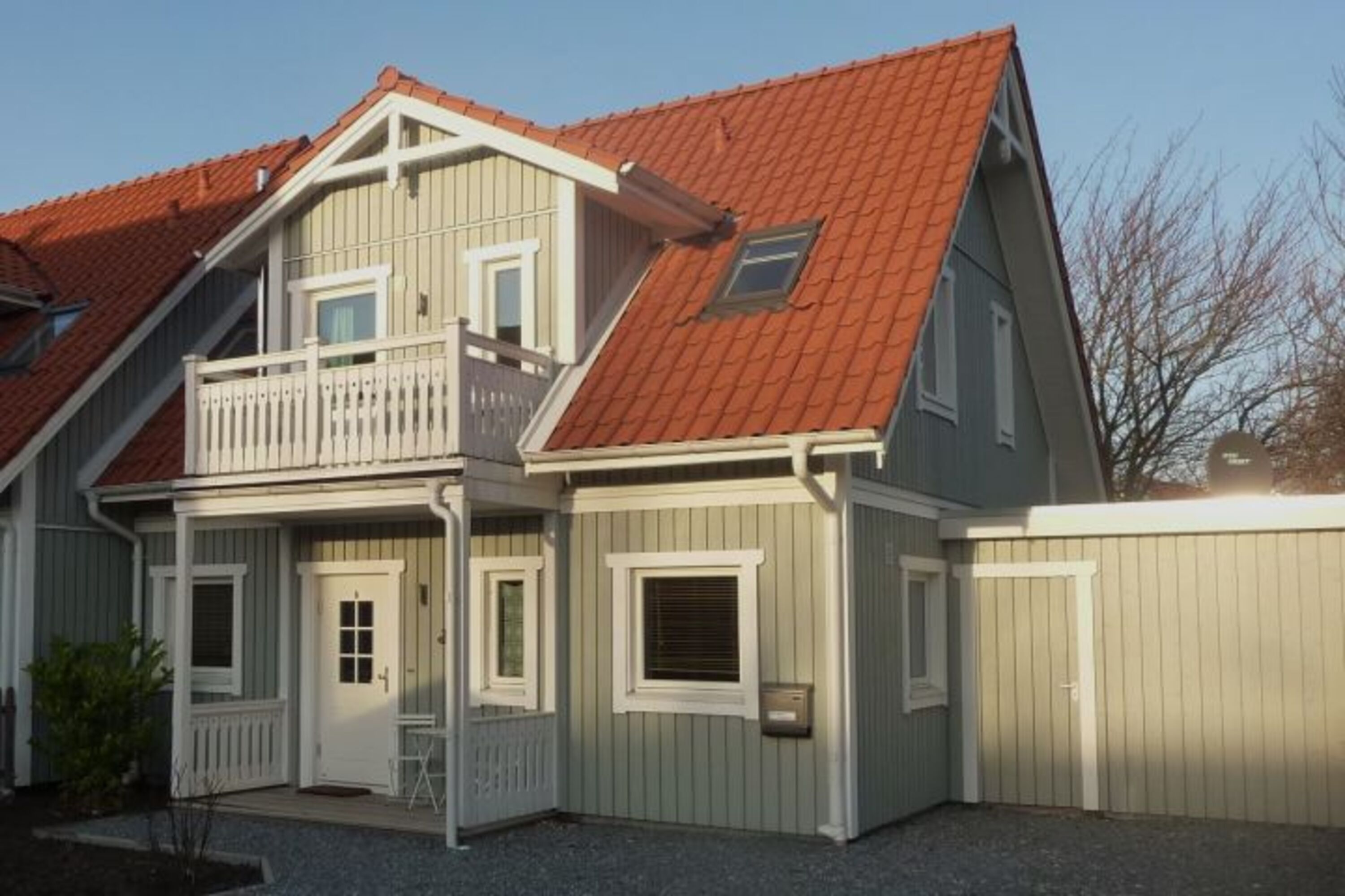 Haus Ronja rechts Zusatztür zum Garten