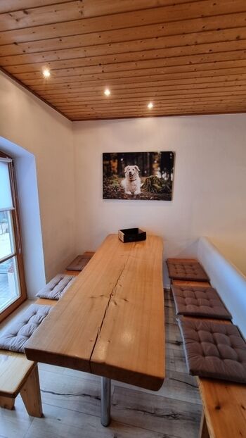 Der Essbereich mit Blick in den Garten