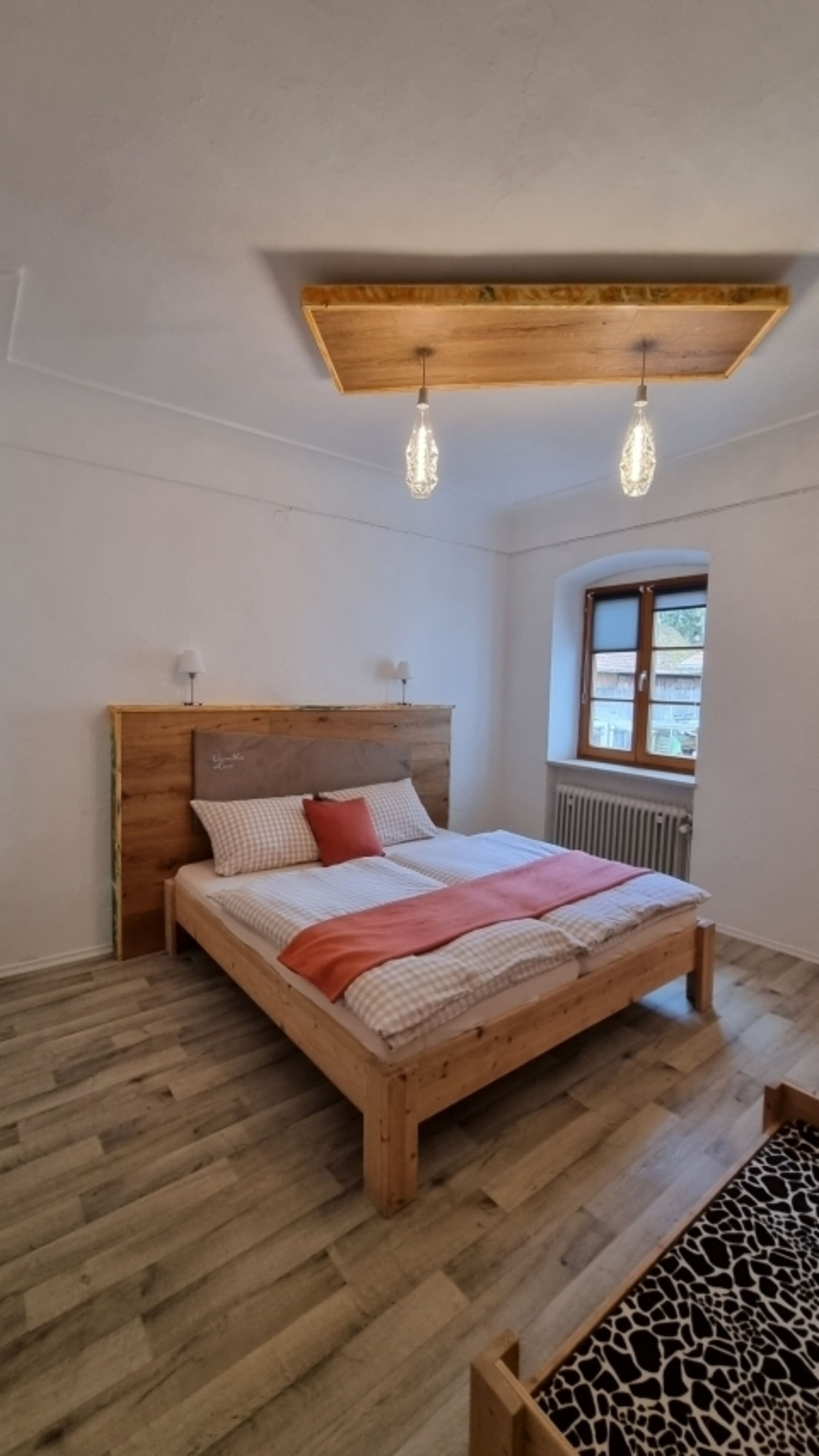 Das Schlafzimmer in der ersten Etage lädt zum Träumen ein
