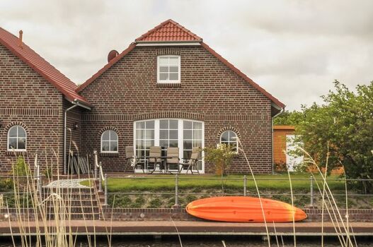 Haus Backbord mit eigenem Bootssteg