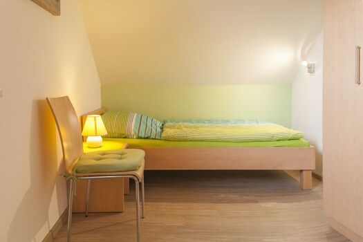 Schlafzimmer im Obergeschoss mit 2 Einzelbetten