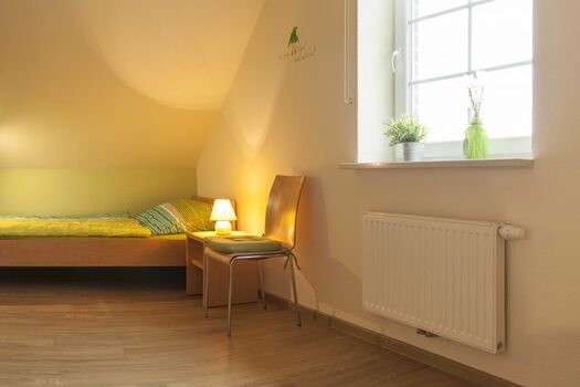 Schlafzimmer im Obergeschoss mit 2 Einzelbetten