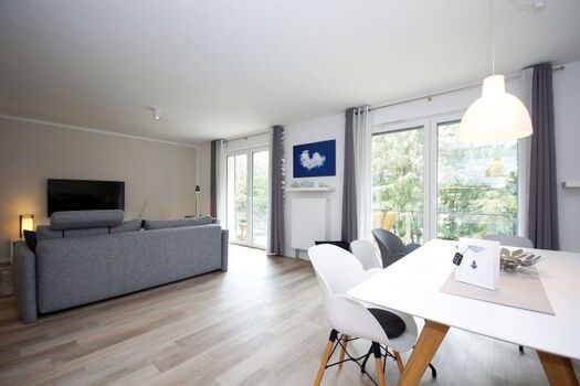 Wohn- und Essbereich mit offener Küche