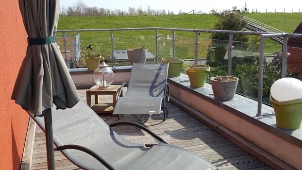 Dachterrasse mit Blickrichtung Deich