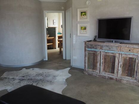 Blick von der Couch Richtung Bad