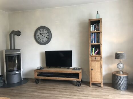 Kaminofen im Wohnzimmer für behagliche Stunden