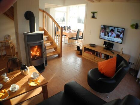 Wohnzimmer mit Flat-TV