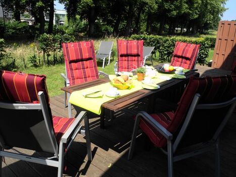Von der Terrasse haben Sie einen herrlichen Blick auf die Gracht