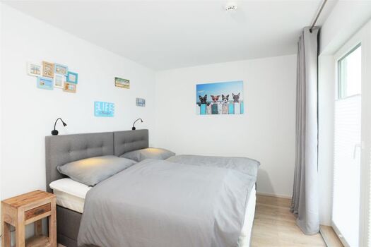 Das zweite Schlafzimmer mit zusammengeschobenen Boxspringbetten