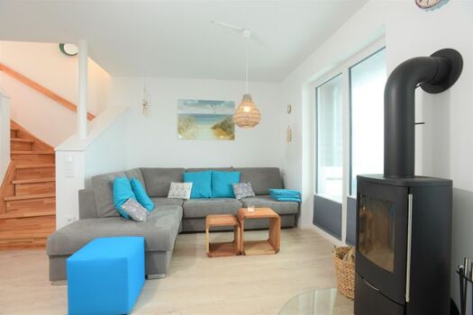 Schlafcouch im Wohnzimmer (Liegefläche 150*200 cm) ist für 2 weitere Gäste geeignet