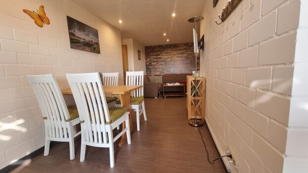 Eingangs und Essbereich